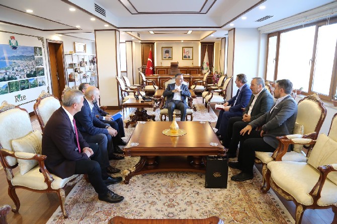 dogu-karadeniz-ihracatcilar-birliginden-vali-ceber’e-ziyaret-(1).jpg