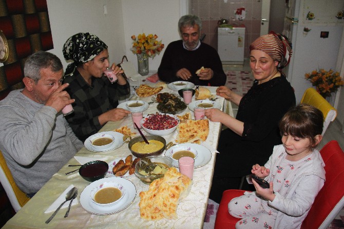 dogu-karadeniz-insaninin-vazgecilmezi-kara-lahana,-gecmisten-bugune-iftar-sofralarinda-yerini-almaya-devam-ediyor-(5).jpg