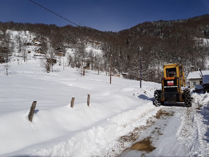 dogu-karadenizde-711-koy-ve-mahalle-yolu-ulasima-kapandi-(6).jpg