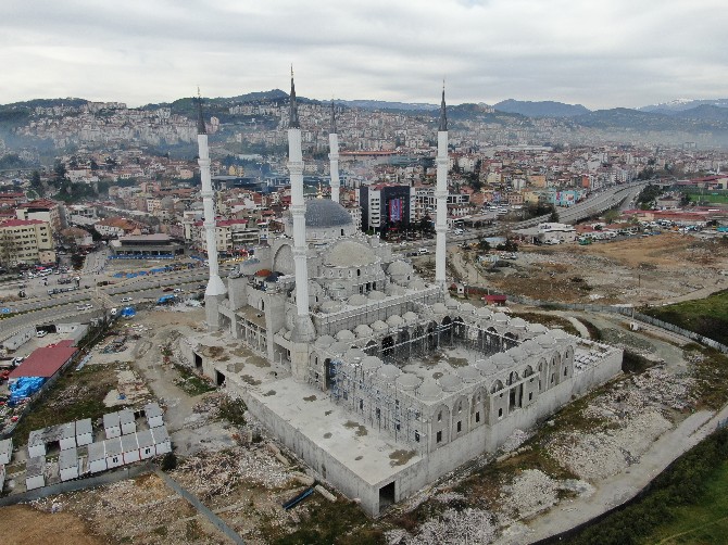 dogu-karadenizin-en-buyuk-cami-ve-kulliyesi-trabzon-sehir-camii-ve-kulliyesinin-yapiminda-sona-yaklasiliyor-2.jpg