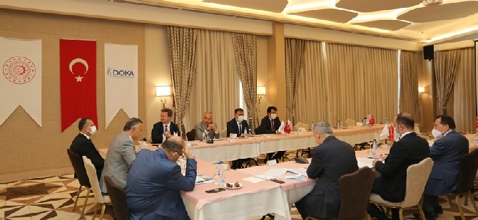 doka-yonetim-kurulu-toplantisi-vali-kemal-ceber-baskanliginda-yapildi-1.jpg