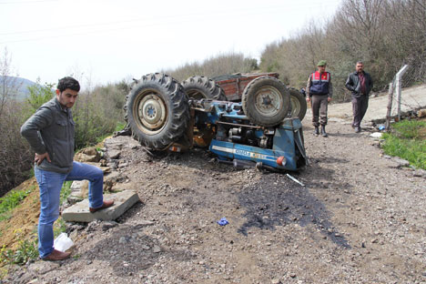 dugun-hazirligi-yapan-genc-traktorun-altinda-kalarak-oldu2.jpg