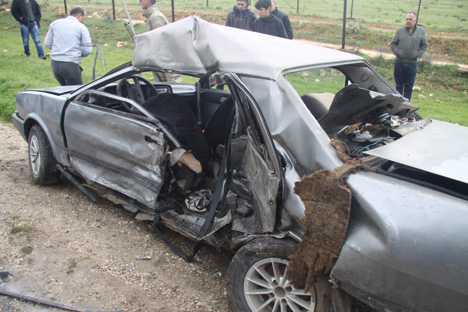 dugun-konvoyu-ile-cenaze-konvoyu-carpisti-3-olu,-5-yarali-4.jpg dugun-konvoyu-ile-cenaze-konvoyu-carpisti-3-olu,-5-yarali-4.jpg