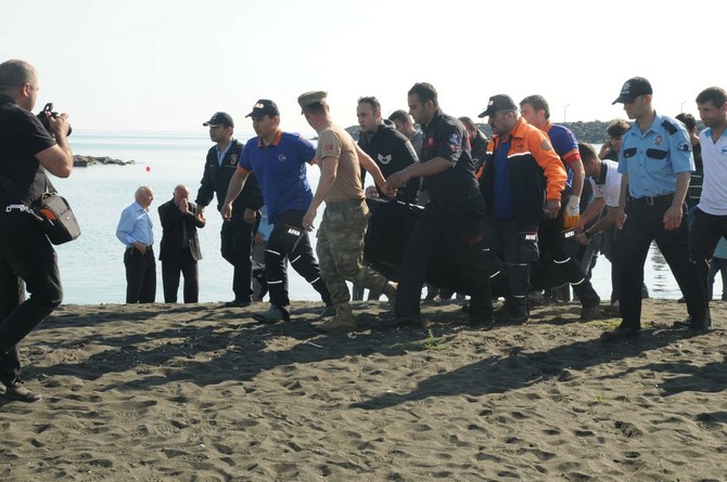 dun-serinlemek-icin-denize-giren-lise-ogrencisinin-cansiz-bedeni-bulundu-(3)-001.jpg