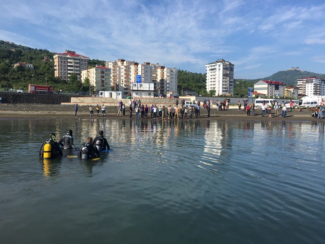 dun-serinlemek-icin-denize-giren-lise-ogrencisinin-cansiz-bedeni-bulundu-(6)-001.jpg
