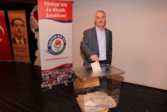 egitim-bir-sen-rize-1-no’lu-subesi-6.-olagan-kongresinde-mevcut-baskan-seyfettin-afacanlar,-yeniden-baskan-secildi-(10).jpg