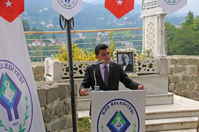 ekrem-orhon-kabri-basinda-anildi-(2).jpg