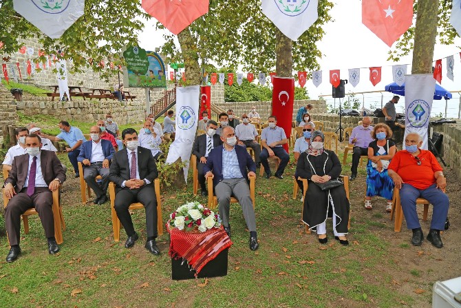 ekrem-orhon-kabri-basinda-anildi-(5).jpg