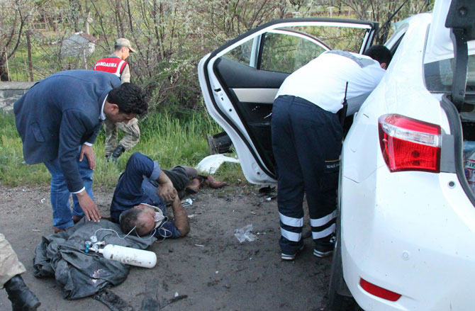 elazigda-trafik-kazasi-5-olu,-2-yarali-2.jpg elazigda-trafik-kazasi-5-olu,-2-yarali-2.jpg