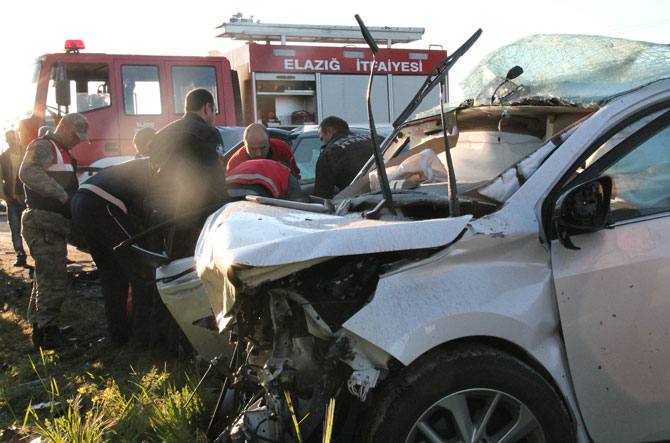 elazigda-trafik-kazasi-5-olu,-2-yarali-3.jpg elazigda-trafik-kazasi-5-olu,-2-yarali-3.jpg