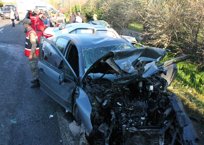 elazigda-trafik-kazasi-5-olu,-2-yarali-5.jpg elazigda-trafik-kazasi-5-olu,-2-yarali-5.jpg