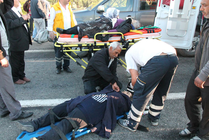 elazigda-trafik-kazasi-5-olu,-2-yarali-7.jpg elazigda-trafik-kazasi-5-olu,-2-yarali-7.jpg