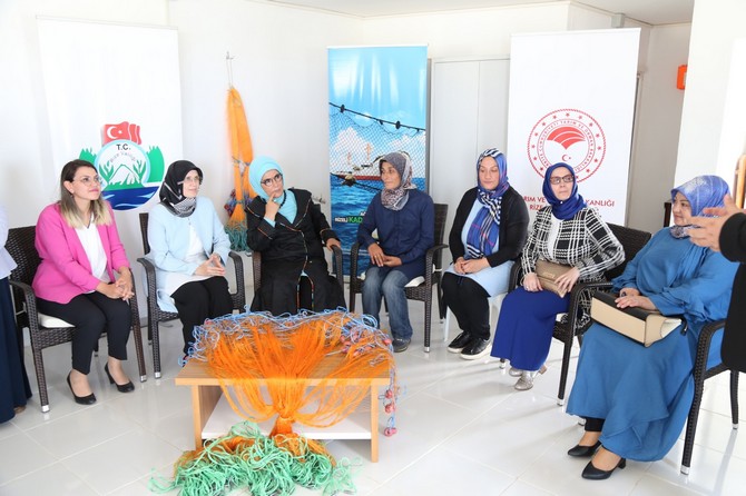 emine-erdogan,-rize’de-balik-agi-donami-ve-tamiri-yapan-kadinlari-ziyaret-etti-(2).jpg
