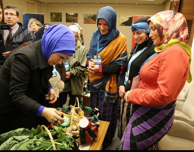 emine-erdogan,-rizede-kadin-ciftcilerle-bir-araya-geldi-(6).jpg