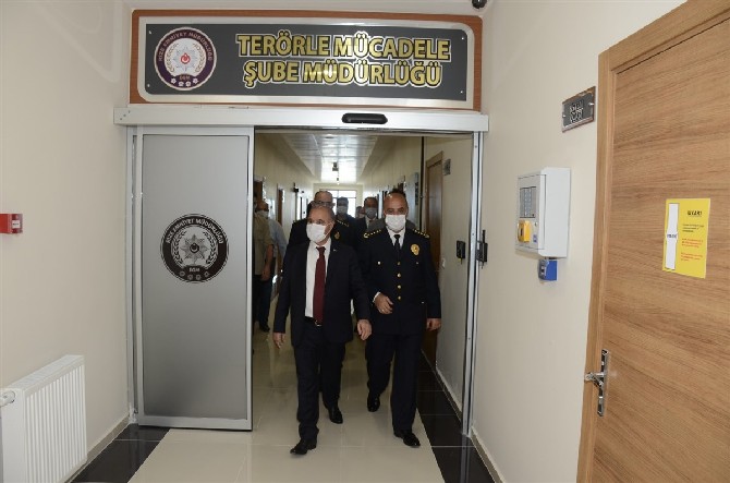 emniyet-genel-muduru-mehmet-aktas-rize-il-emniyet-mudurlugu-ve-cumhuriyet-polis-merkezi-amirligine-ziyaret-gerceklestirdi-(3).jpg