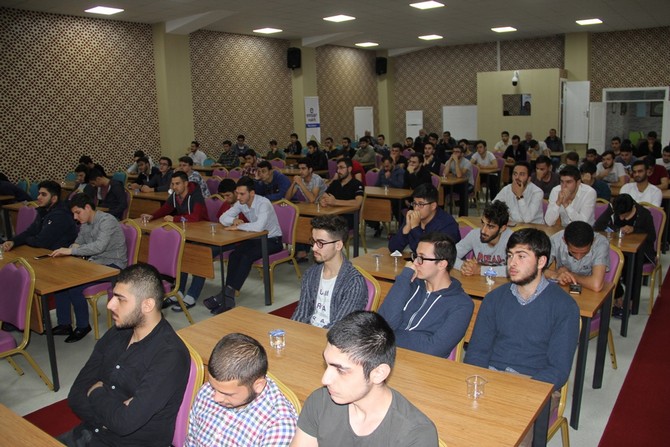 ensar-vakfi-rize-subesi-tarafindan-tertip-edilen-“ideal-genclik”-semineri-(2).jpg