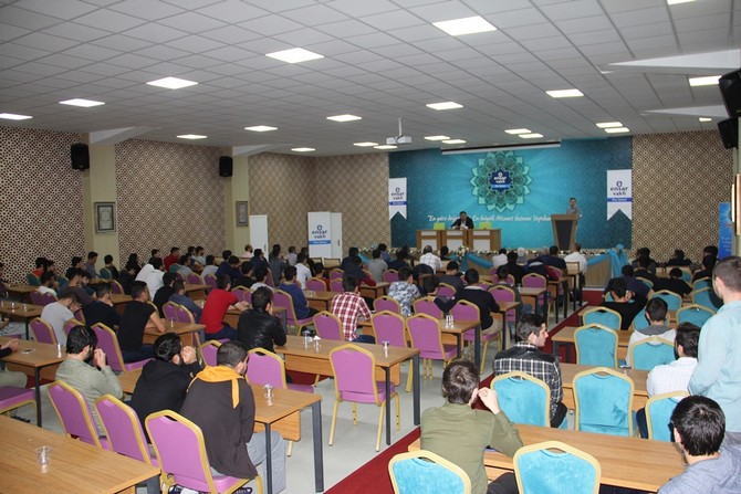 ensar-vakfi-rize-subesi-tarafindan-tertip-edilen-“ideal-genclik”-semineri-(4).jpg
