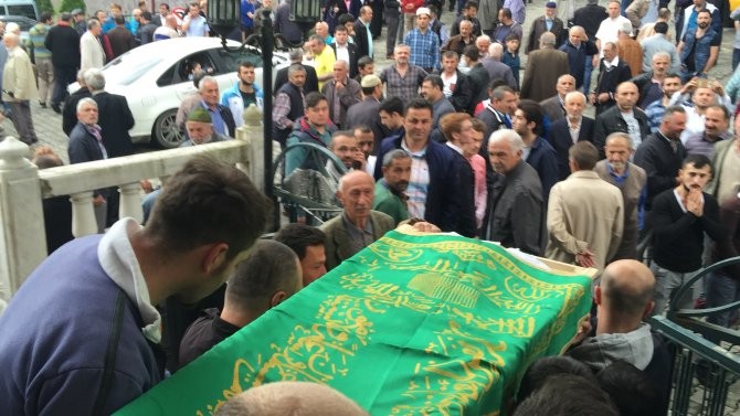 ercan-yilmaz-cenaze-toreni-kalkandere-rize-(15).jpg