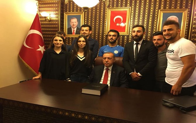 erdogan,-ak-parti-guneysu-ilce-baskanligini-ziyaret-etti-(1).jpg