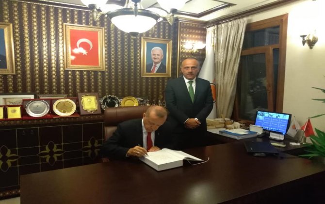 erdogan,-ak-parti-guneysu-ilce-baskanligini-ziyaret-etti-(4).jpg