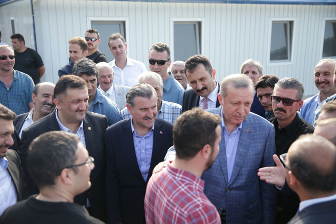 erdogan,-rize-havalimani-deniz-dolgu-sahasinda-incelemelerde-bulundu-1.jpg