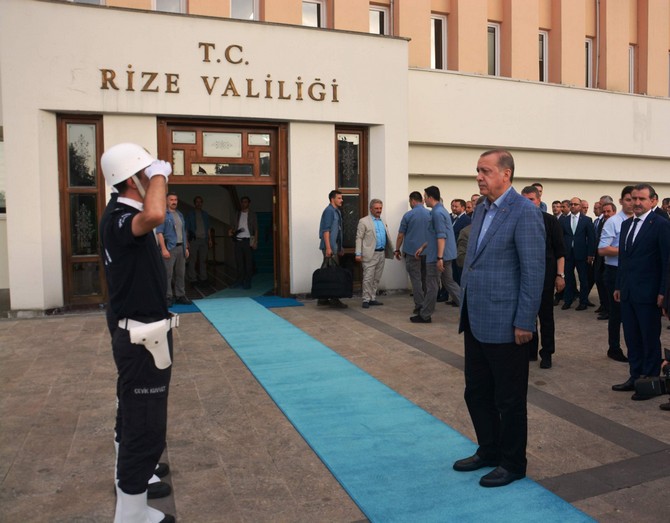 erdogan,-rize-valiligini-ziyaret-etti-(3).jpg