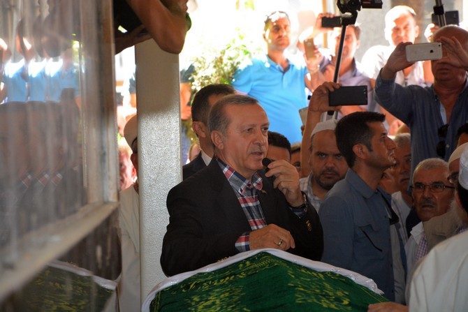 erdogan,-ziya-ilgenin-annesinin-cenazesine-katildi-(5).jpg