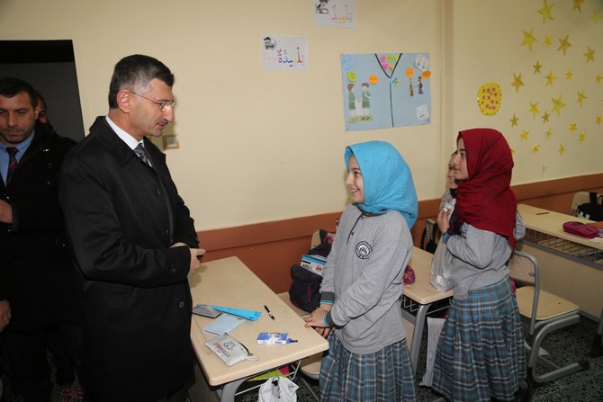 erdogan-bektastan-mahmut-celalettin-okten-imam-hatip-ortaokuluna-ziyaret-(4).jpg