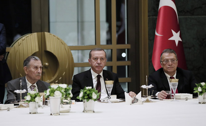 erdogan-ile-mesut-yilmaz-iftarda.jpg