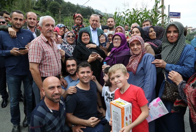 erdogan-rize-guneysuda-(4).jpg