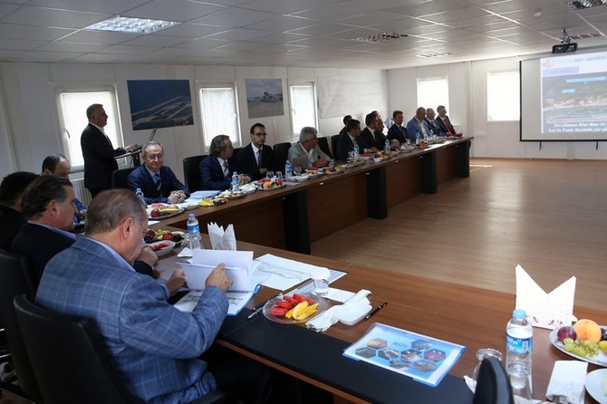 erdogan-rize-havalimani-deniz-dolgu-sahasinda-incelemelerde-bulundu-(5).jpg
