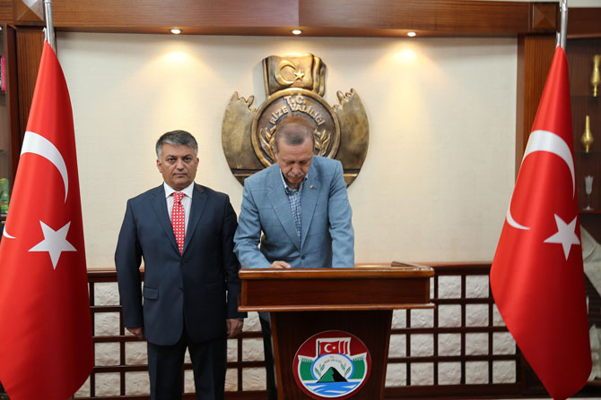 erdogan-rize-valiligi-ziyareti-6.jpg erdogan-rize-valiligi-ziyareti-6.jpg