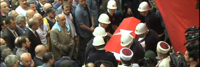 erdogan-trabzonda-sehit-ahmet-camurun-cenazesinde.jpg