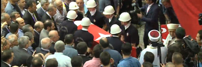 erdogan-trabzonda-sehit-ahmet-camurun-cenazesinde1.jpg