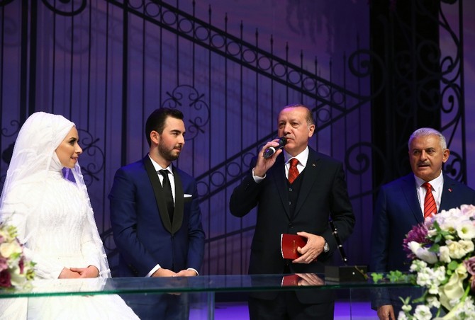 erdogan-ve-yildirim,-soyluun-oglu-ile-minderin-kizinin-dugunune-katildi-(8).jpg