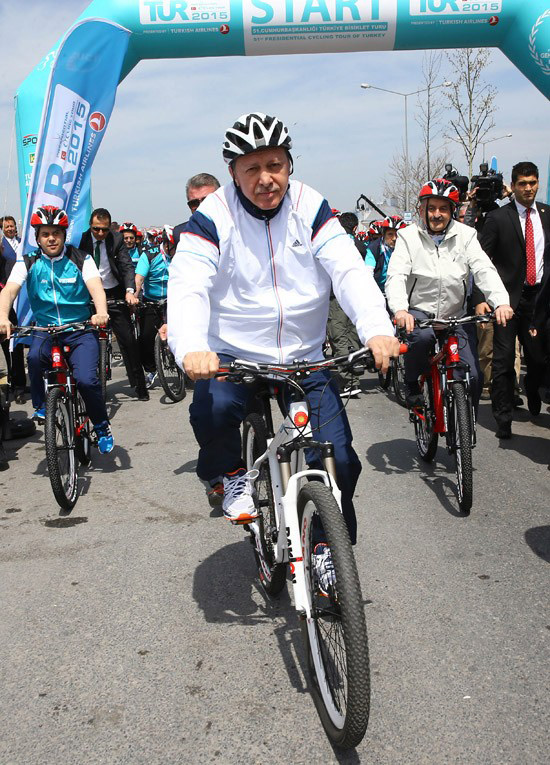 erdogandan-rizespora-bisiklet-hediyesi-1.jpg