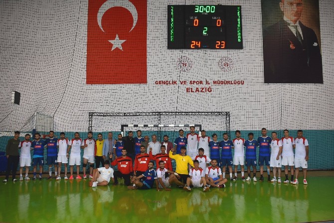 erkekler-hentbol-bolgesel-lig-takimlarindan-rize-belediyesi-genclik-ve-spor-kulubu-sampiyon-olarak-ikinci-lige-yukseldi-8.jpg