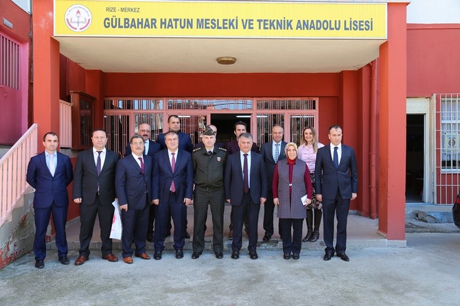 ersin-yazici,-gulbahar-hatun-mesleki-ve-teknik-anadolu-lisesi,-12.sinif-ogrencileri-ile-bir-araya-geldi-(3).jpg