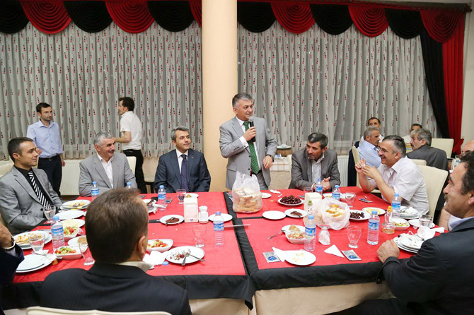ersin-yazici,-guneysu-muhtarlar-dernegince-duzenlenen-iftar-programina-katildi2.jpg