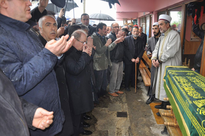 ersin-yazici,-icisleri-bakani-ozturkun-aci-gununu-paylasti1.jpg ersin-yazici,-icisleri-bakani-ozturkun-aci-gununu-paylasti1.jpg