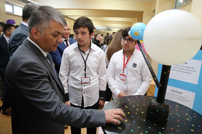 ersin-yazici,-pazar-ataturk-anadolu-lisesi-ogrencileri-tarafindan-hazirlanan-4006-tubitak-bilim-fuarinin-acilisina-katildi-(7).jpg