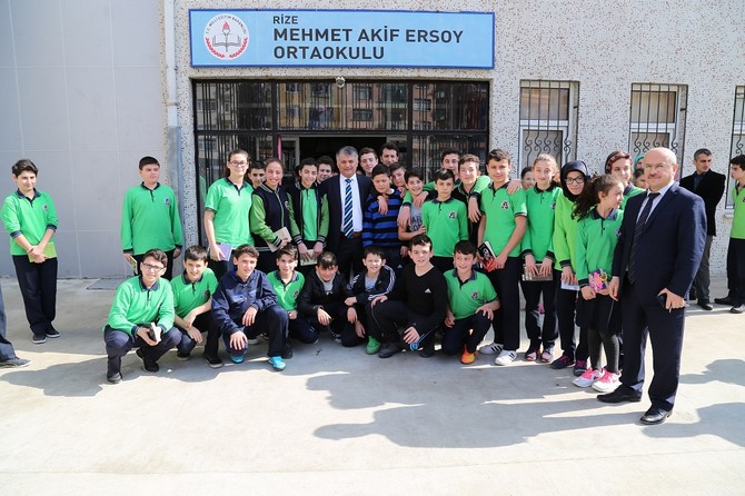 ersin-yazici,-renk-projesi-kapsaminda-mehmet-akif-ersoy-ortaokulunu-ziyaret-etti-(4).jpg