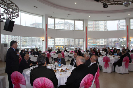 ersin-yazici,-rizede-muhtarlarla-yemekte-bir-araya-geldi-3.jpg ersin-yazici,-rizede-muhtarlarla-yemekte-bir-araya-geldi-3.jpg