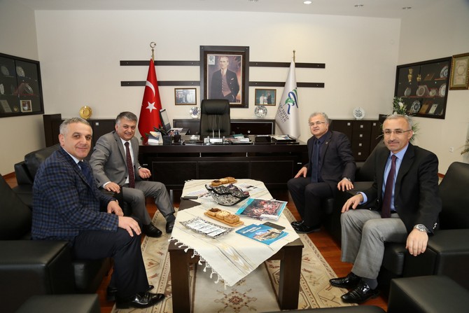 ersin-yazici,huseyin-karaman-resat-kasap-universitelilerin-sorunlarini-dinledi-(6)-001.jpg