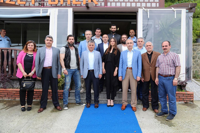 ersin-yazici-dirilis-ertugrulu-konuk-etti1.jpg ersin-yazici-dirilis-ertugrulu-konuk-etti1.jpg