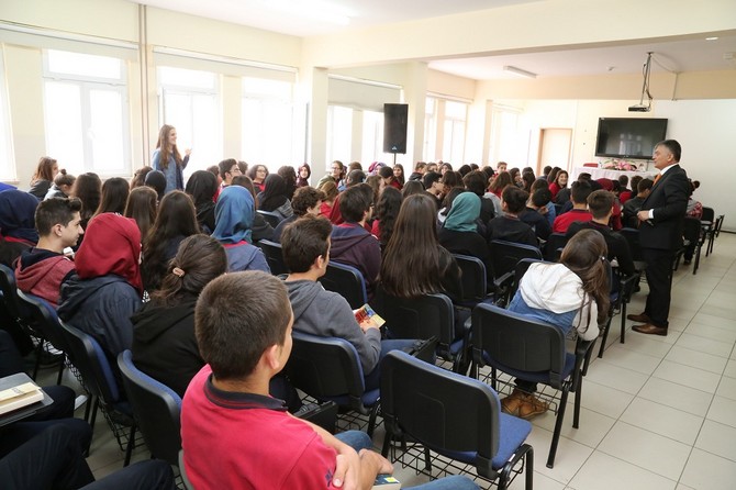 ersin-yazici-rize-sosyal-bilimler-lisesini-ziyaret-etti-(7).jpg