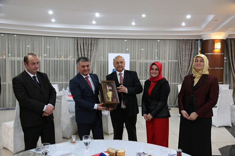 ersin-yazicidan-ogretmenlere-yemek-9.jpg ersin-yazicidan-ogretmenlere-yemek-9.jpg