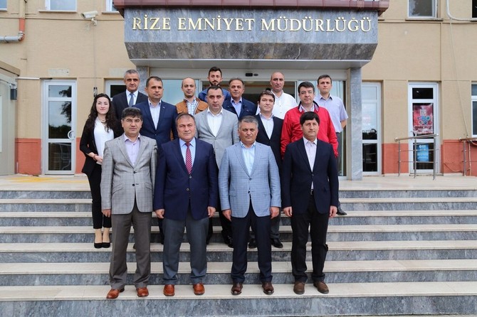 ersin-yazicidan-rize-emniyet-mudurlugune-veda-ziyareti-(1)-001.jpg
