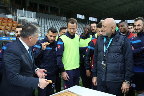 ersin-yazicidan-rizespora-moral-ziyareti-7.jpg ersin-yazicidan-rizespora-moral-ziyareti-7.jpg