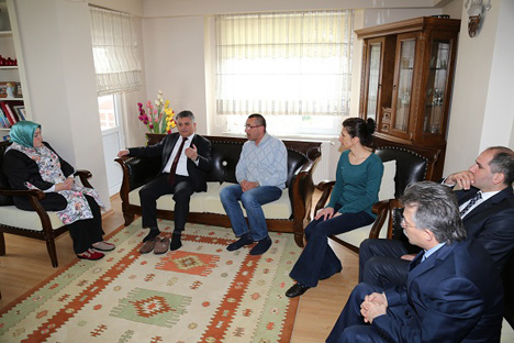ersin-yazicidan-sehit-ailesi-ziyareti-4.jpg